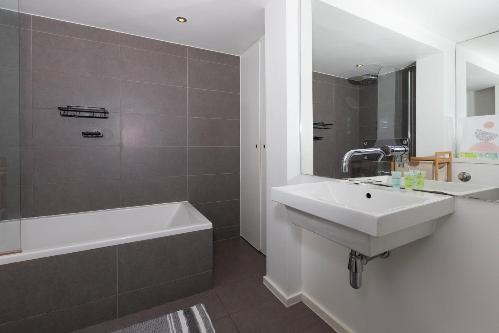Cosy Ground Floor Apartment London Bagian luar foto